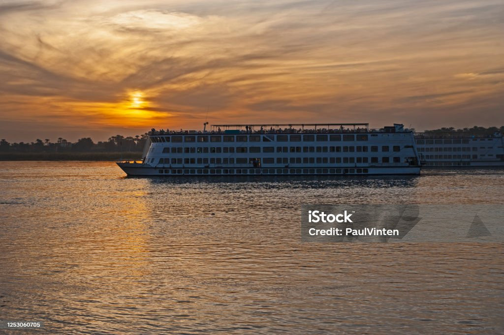 Summer Nile Cruise: Pros, Cons and Survival Tips